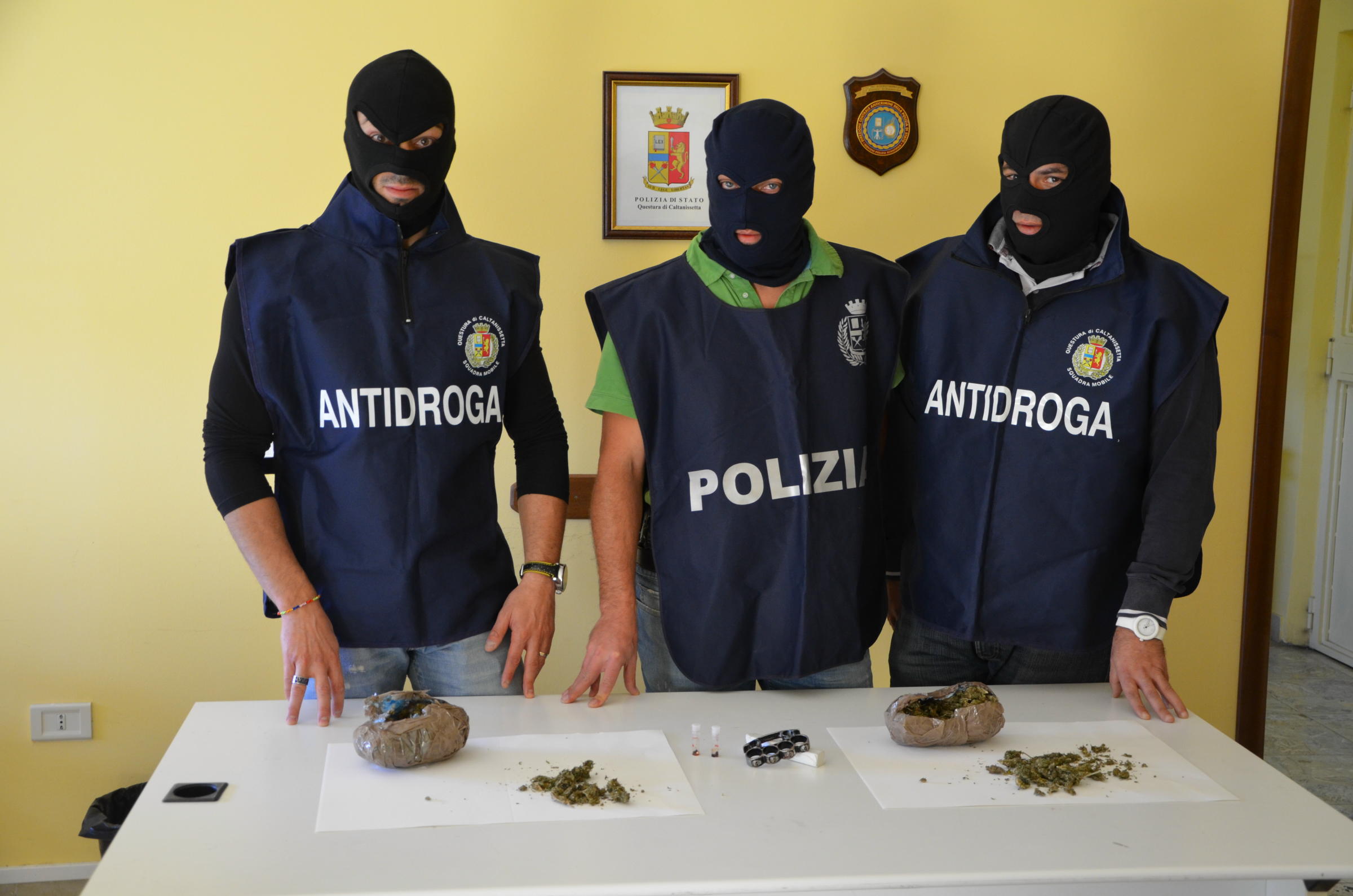 Risultati immagini per squadra mobile antidroga