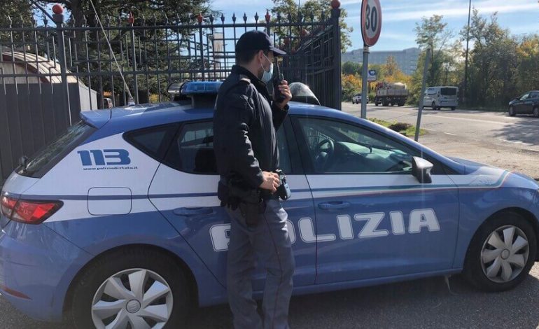 Verona, gli agenti intervengono per una lite in famiglia e vengono aggrediti: 21enne arrestato
